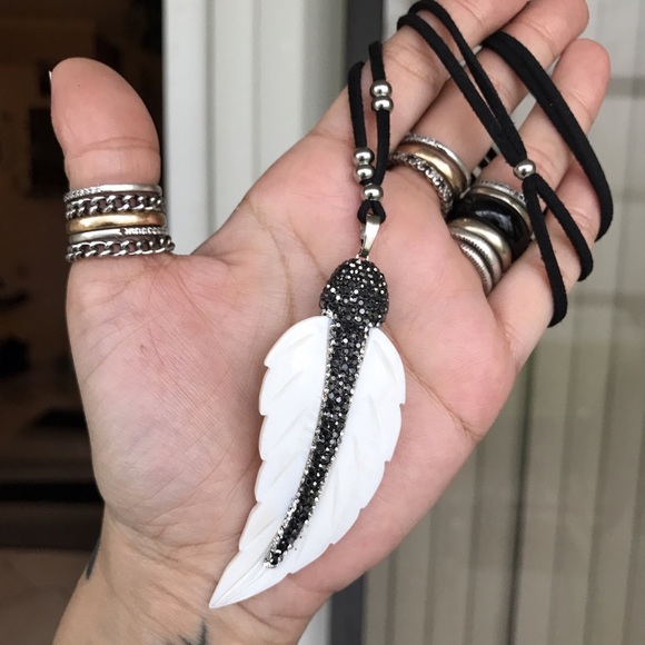 Silverskylight Jewelry - Mother of pearl white shell leaf crystal necklace